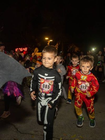 Kad vještice, superheroji i mali kosturi stanu na start: dječje utrke osvajaju Halloween Run